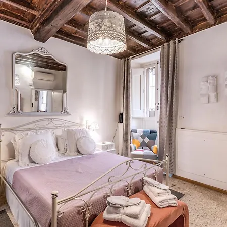 Capocci Luxury דירה