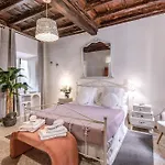Capocci Luxury Apartman *